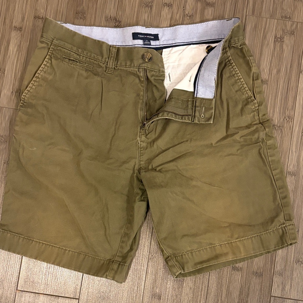 Men’s Olive Shorts